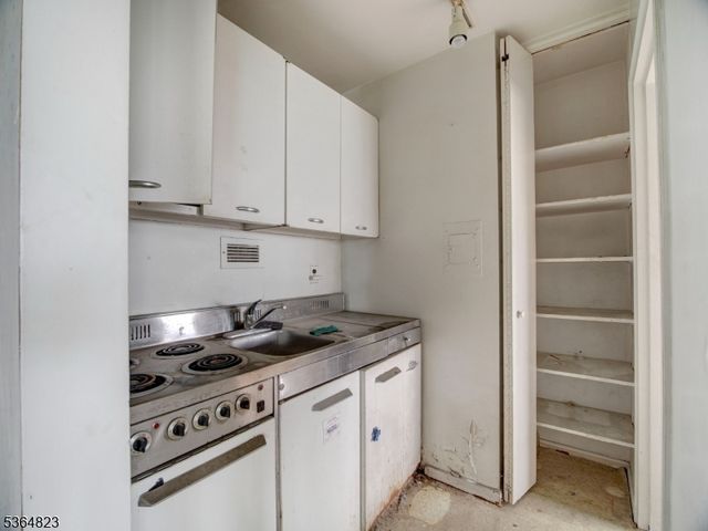 377 S Harrison St 18NN, East Orange City, NJ 07018