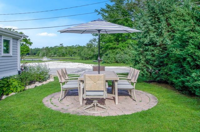 44 Oakdale Ave, Marion, MA 02738