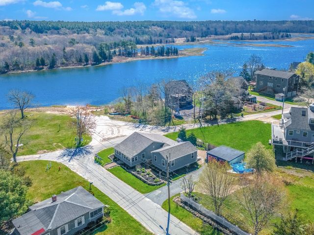 44 Oakdale Ave, Marion, MA 02738
