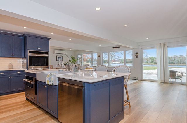 44 Oakdale Ave, Marion, MA 02738