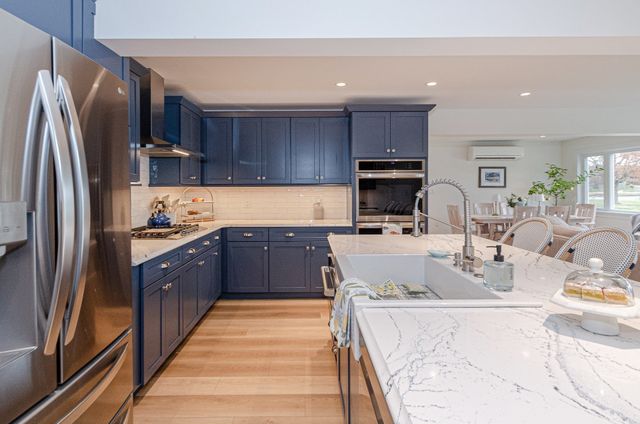 44 Oakdale Ave, Marion, MA 02738