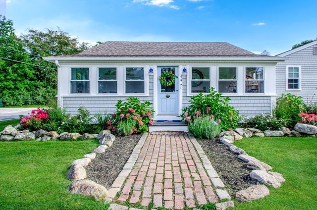 44 Oakdale Ave, Marion, MA 02738
