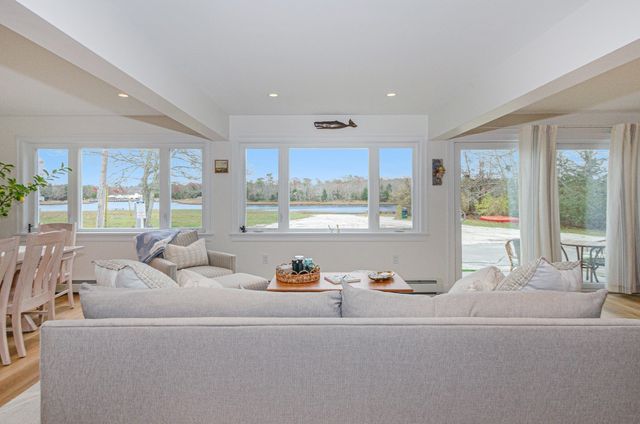 44 Oakdale Ave, Marion, MA 02738
