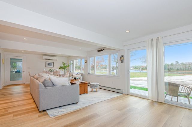 44 Oakdale Ave, Marion, MA 02738