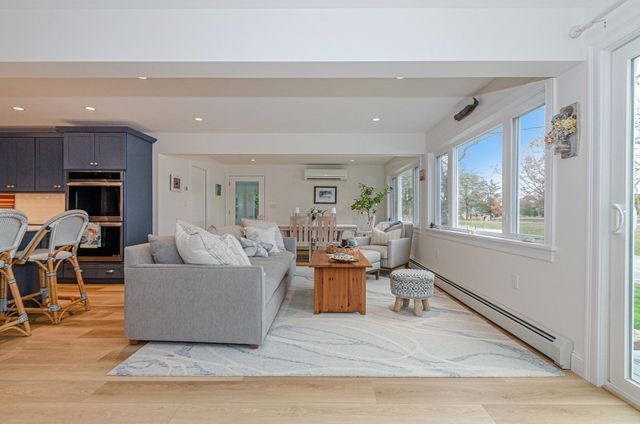44 Oakdale Ave, Marion, MA 02738