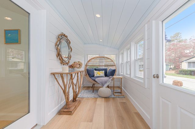 44 Oakdale Ave, Marion, MA 02738