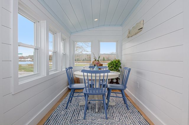 44 Oakdale Ave, Marion, MA 02738