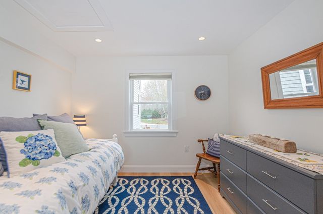44 Oakdale Ave, Marion, MA 02738