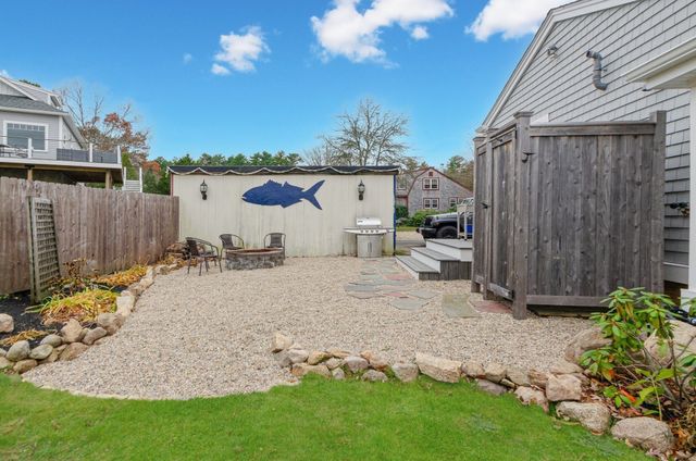 44 Oakdale Ave, Marion, MA 02738