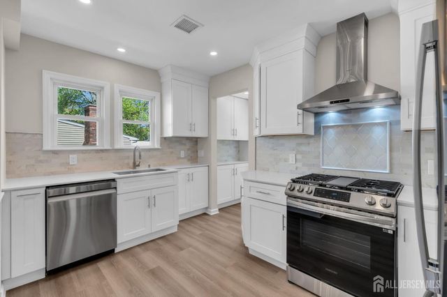 21 Market Street, Edison, NJ 08817