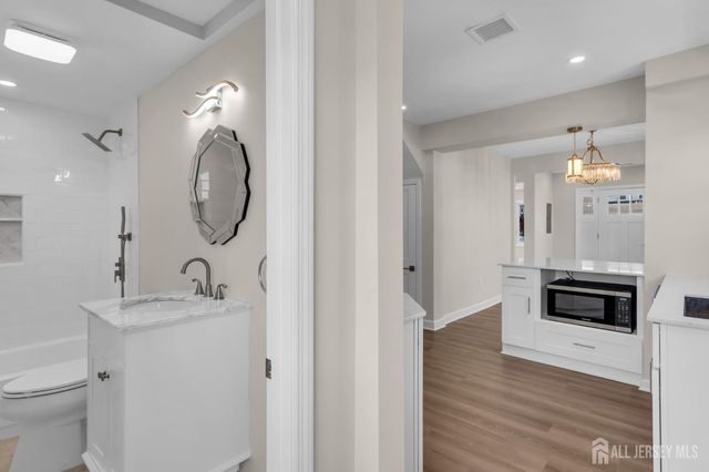 21 Market Street, Edison, NJ 08817