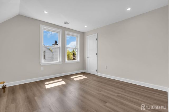 21 Market Street, Edison, NJ 08817