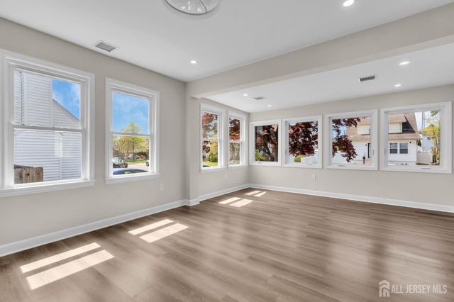 21 Market Street, Edison, NJ 08817