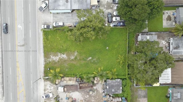 3039 NW 54th St, Miami, FL 33142