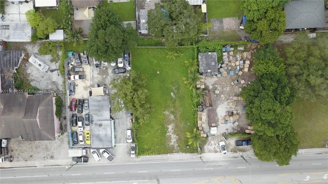 3039 NW 54th St, Miami, FL 33142