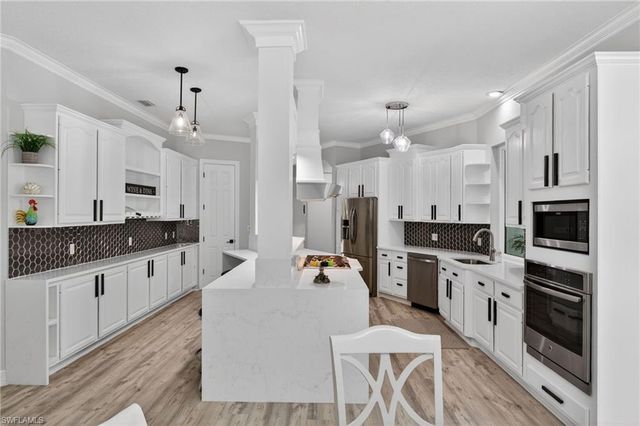 4075 1st AVE SW, Naples, FL 34119