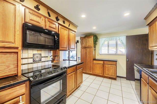 8653 W Hawaii Drive, Lakewood, CO 80232