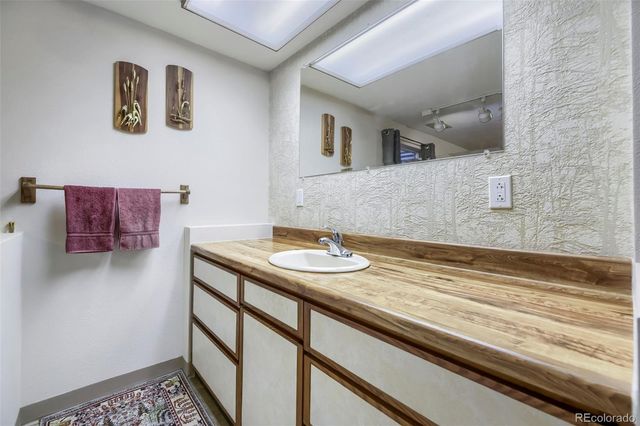 8653 W Hawaii Drive, Lakewood, CO 80232