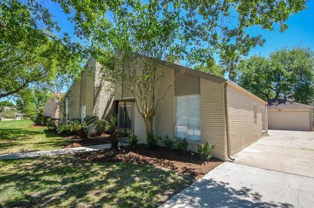 7615 Bankside Drive, Houston, TX 77071