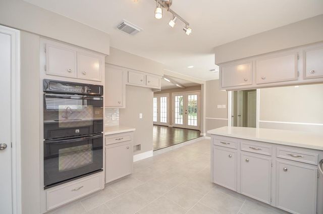 7615 Bankside Drive, Houston, TX 77071