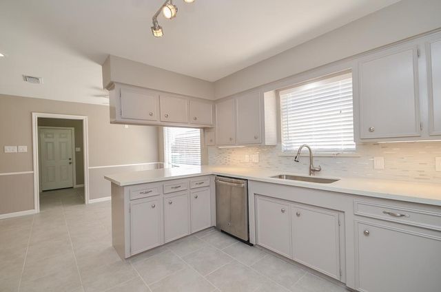 7615 Bankside Drive, Houston, TX 77071