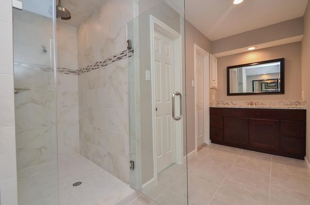 7615 Bankside Drive, Houston, TX 77071