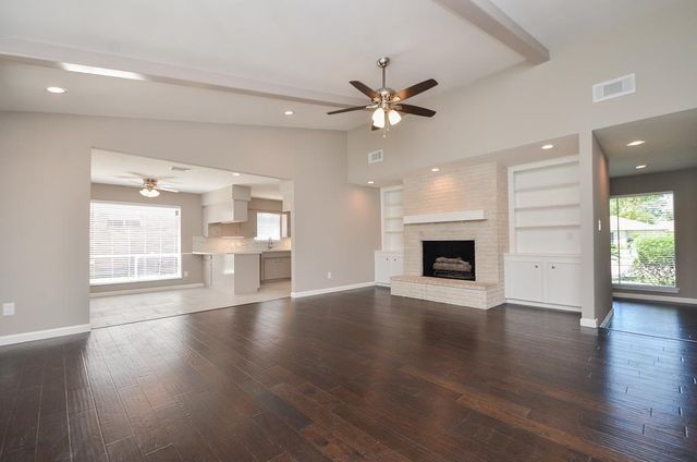 7615 Bankside Drive, Houston, TX 77071