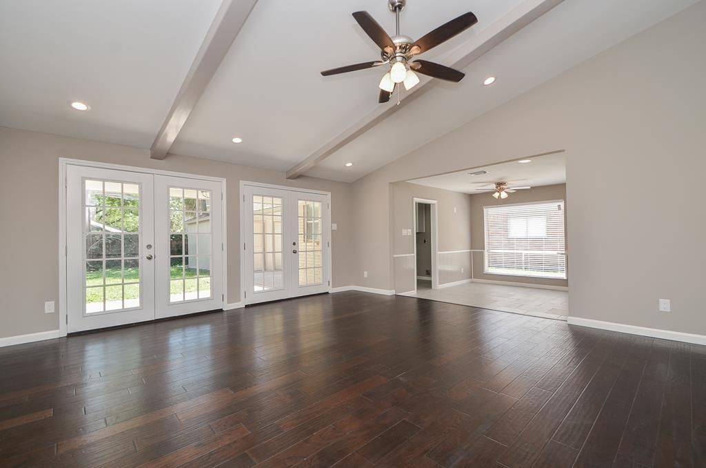 7615 Bankside Drive, Houston, TX 77071
