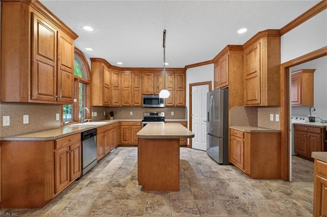 426 Richter LN, Yorktown, VA 23693