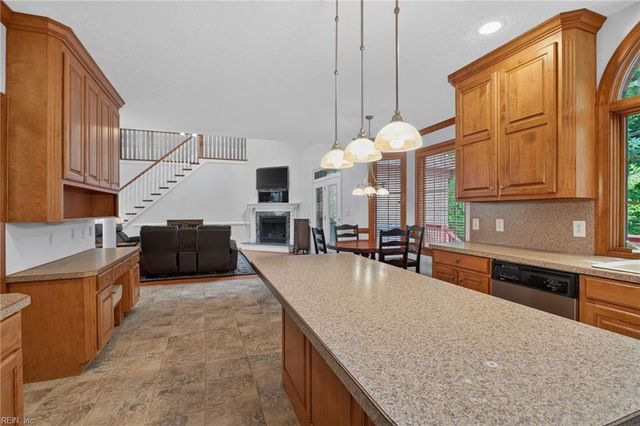 426 Richter LN, Yorktown, VA 23693