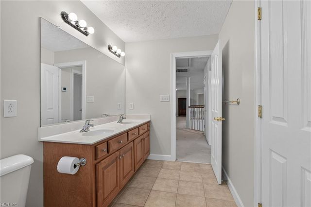 426 Richter LN, Yorktown, VA 23693