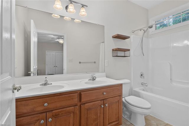 426 Richter LN, Yorktown, VA 23693