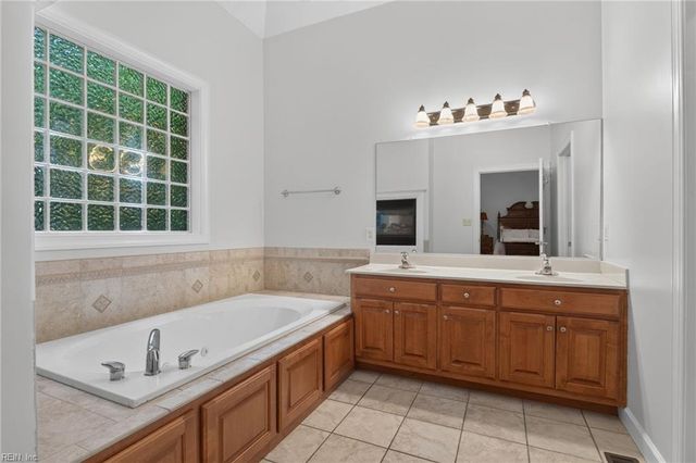 426 Richter LN, Yorktown, VA 23693