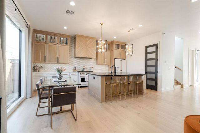 1127 NW 56th Street B, Oklahoma City, OK 73118