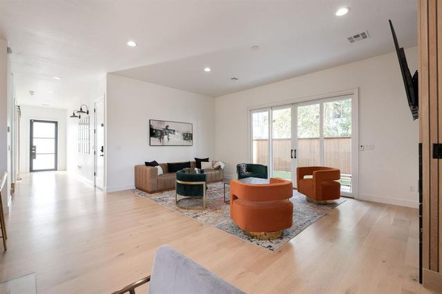 1127 NW 56th Street B, Oklahoma City, OK 73118