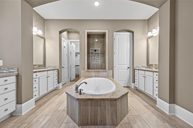 150 Cliftons Curve Way, Montgomery, TX 77316