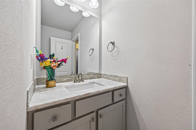 150 Cliftons Curve Way, Montgomery, TX 77316