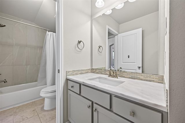 150 Cliftons Curve Way, Montgomery, TX 77316