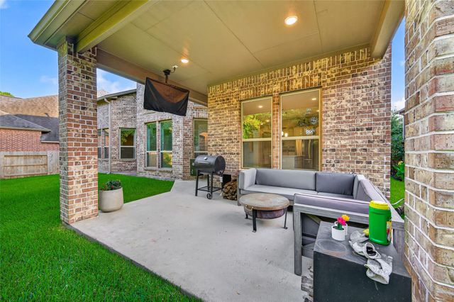 150 Cliftons Curve Way, Montgomery, TX 77316