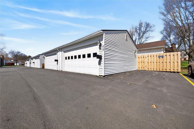 52 New Wickham Drive, Penfield, NY 14526