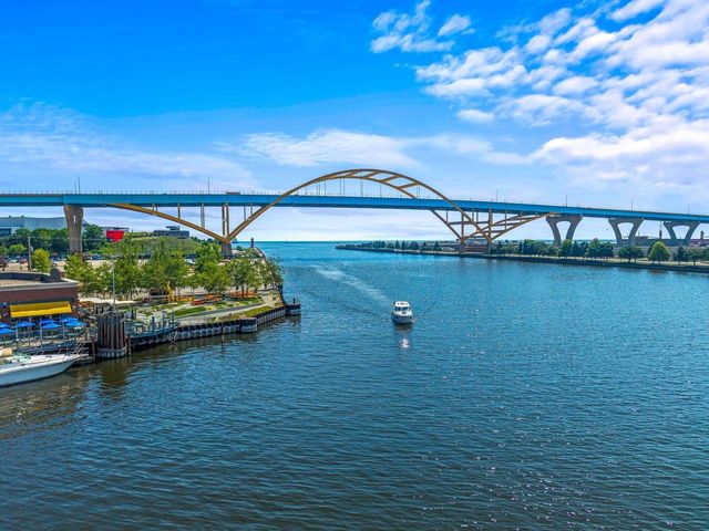 601 E Erie STREET #202, Milwaukee, WI 53202