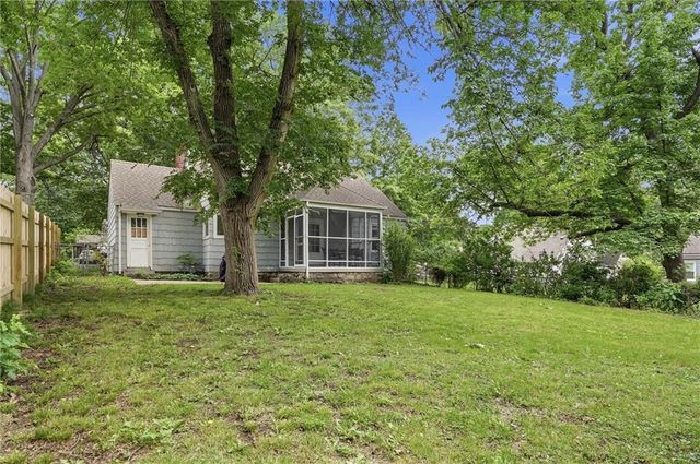 5440 Birch Street, Roeland Park, KS 66205