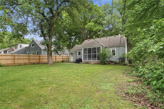 5440 Birch Street, Roeland Park, KS 66205