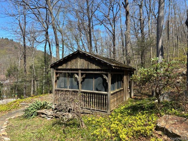 303 Buttermilk Falls Road, Warwick, NY 10990