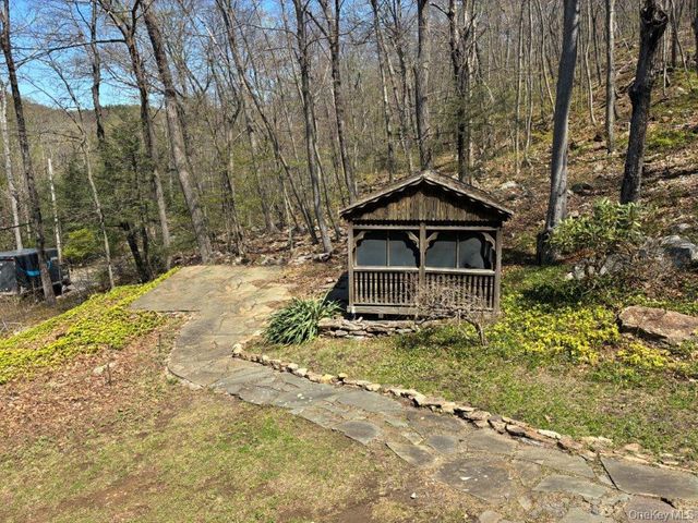 303 Buttermilk Falls Road, Warwick, NY 10990
