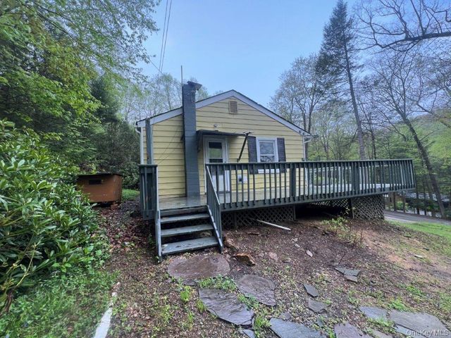 303 Buttermilk Falls Road, Warwick, NY 10990