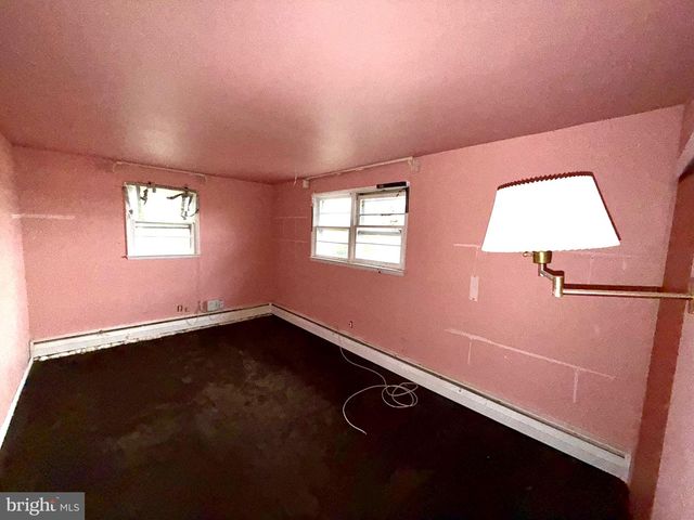 1053 CLAYTON RD, Williamstown, NJ 08094