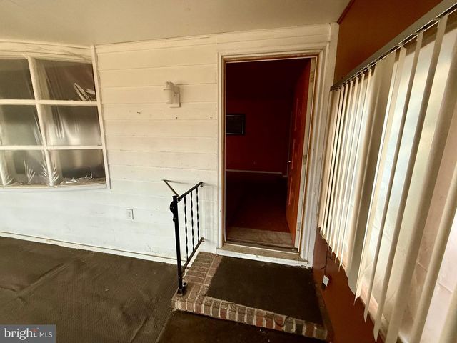 1053 CLAYTON RD, Williamstown, NJ 08094