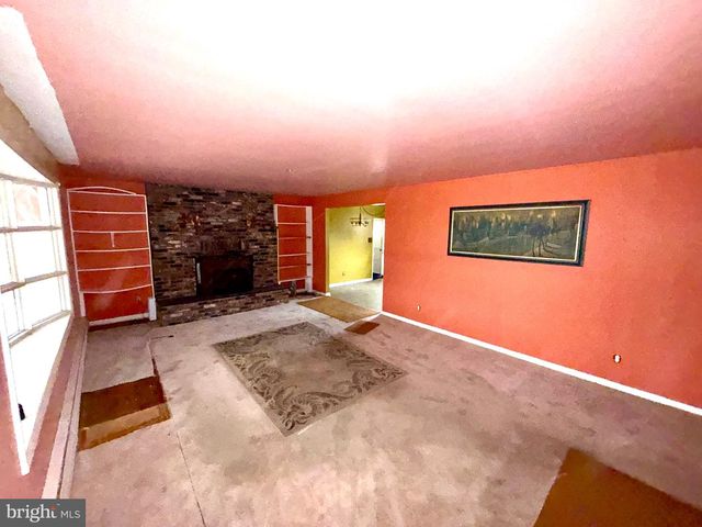 1053 CLAYTON RD, Williamstown, NJ 08094