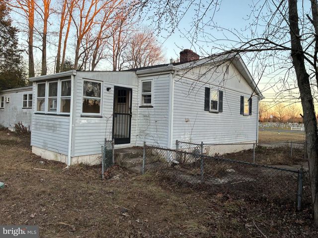 1053 CLAYTON RD, Williamstown, NJ 08094